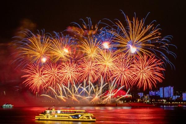 2024-09-14Yangtze River Culture and Art Festival Opening Fireworks