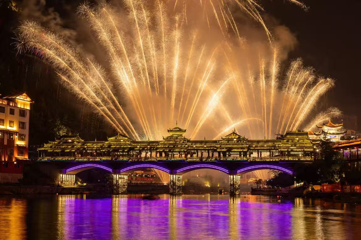 September 2025 Anshun Jiuxi River Lantern Festival Fireworks Show 图片2.png