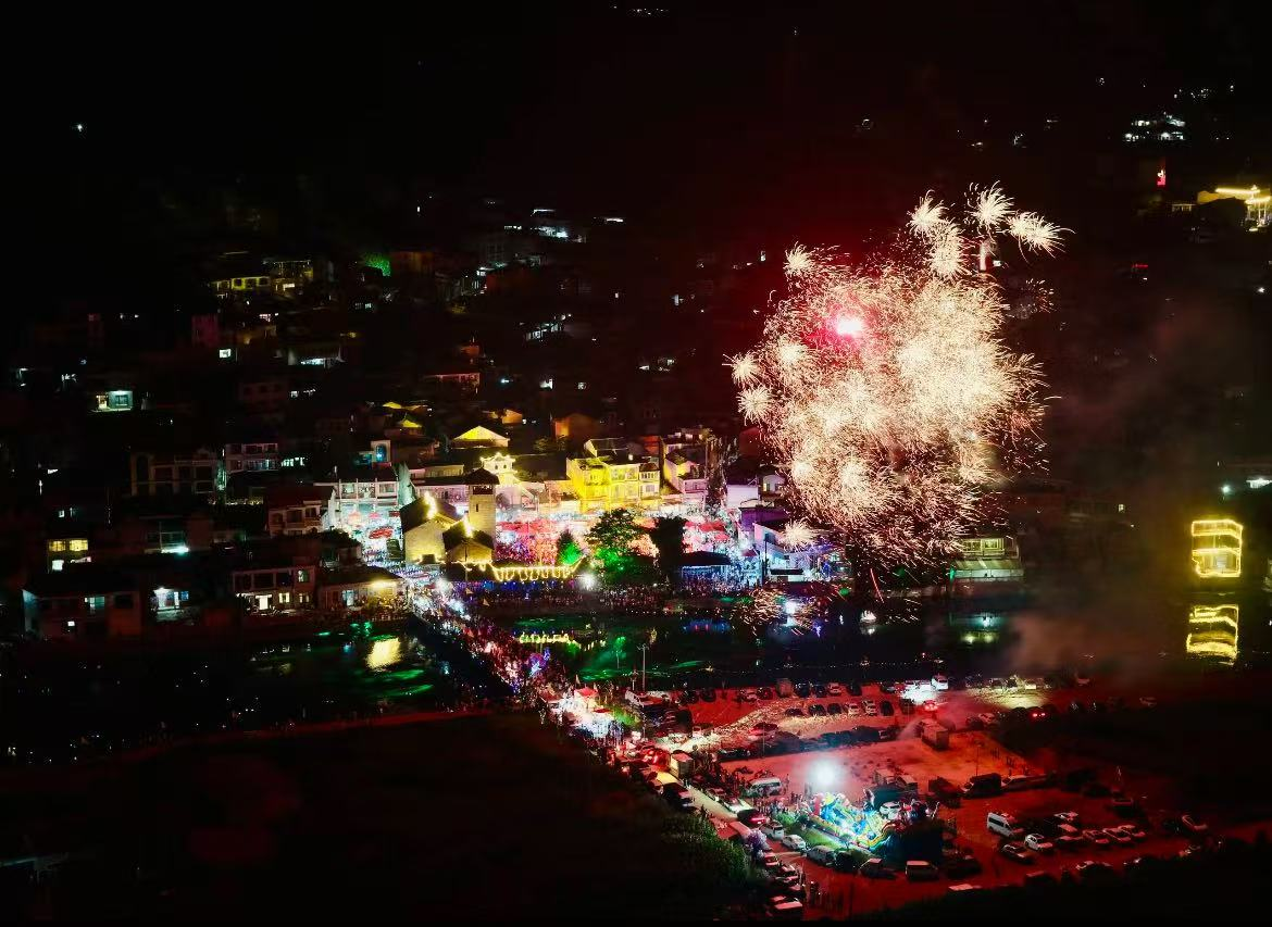 September 2025 Anshun Jiuxi River Lantern Festival Fireworks Show